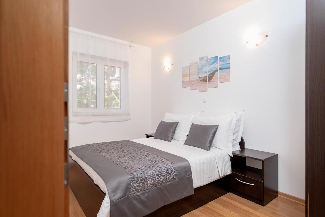 Villa Dalmatia Apartments Bol Eksteriør bilde