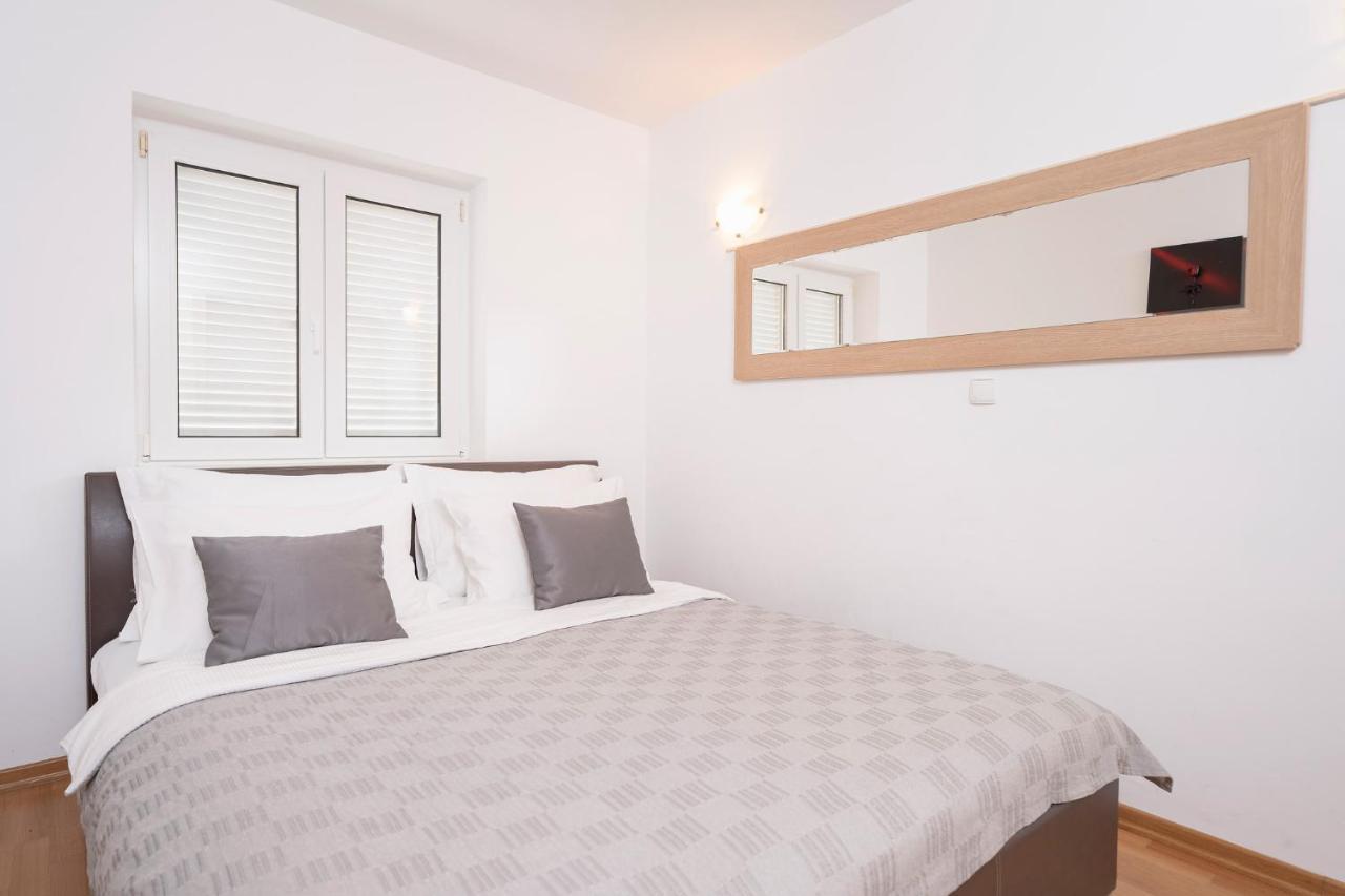 Villa Dalmatia Apartments Bol Eksteriør bilde