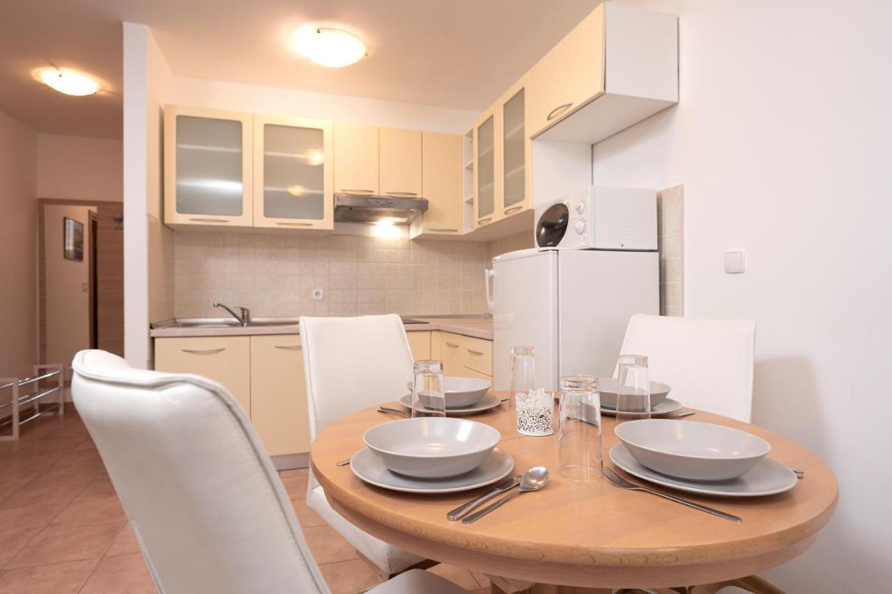 Villa Dalmatia Apartments Bol Eksteriør bilde