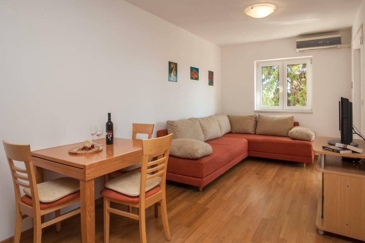 Villa Dalmatia Apartments Bol Eksteriør bilde